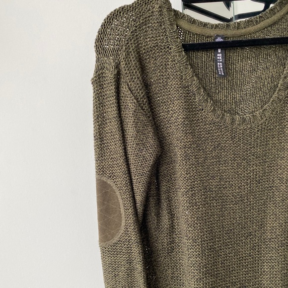 Green Design Lab Sweater - Picture 2 of 6